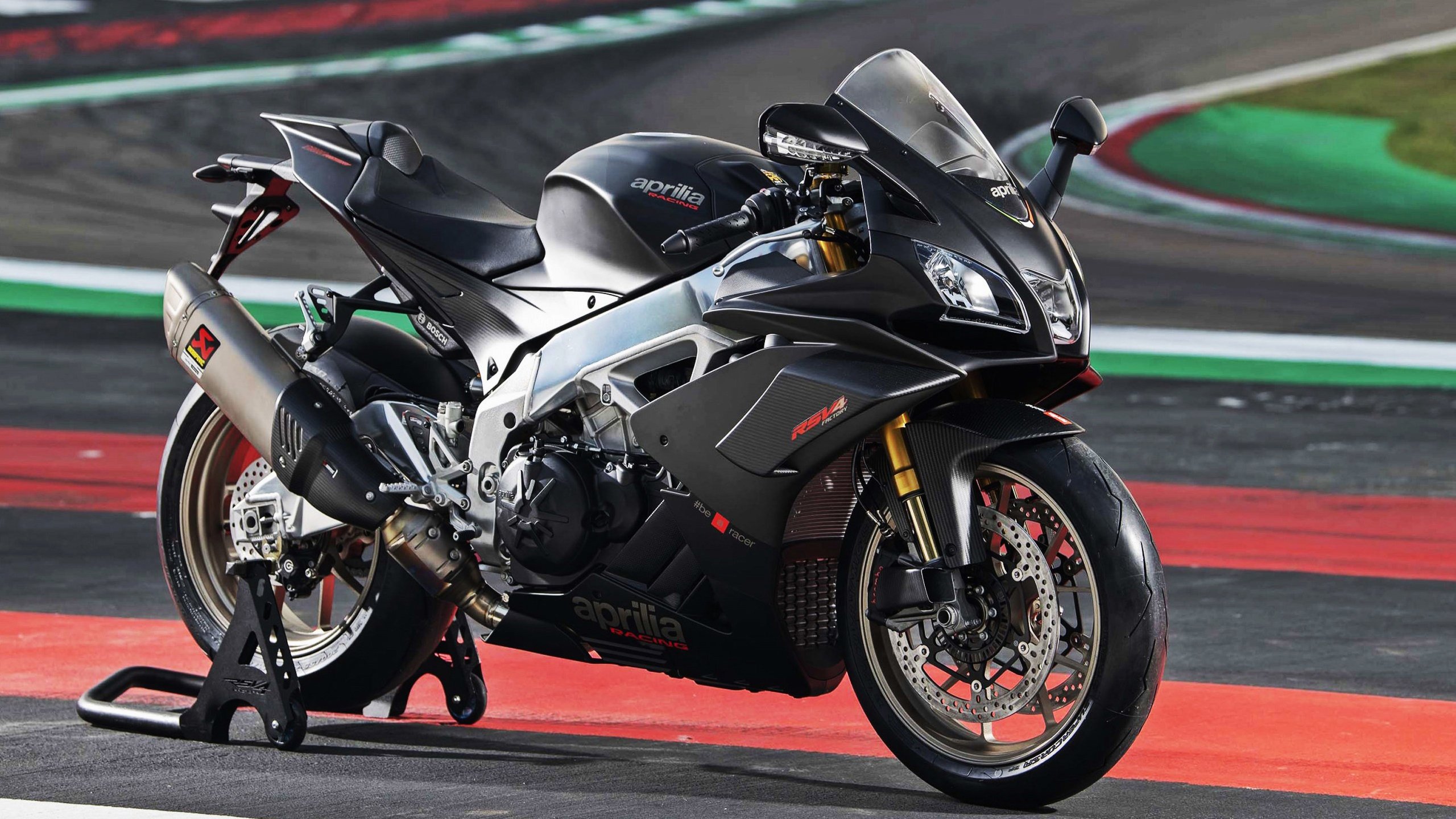 开云官网-德国队锋线冲击力十足，教练战术获好评，德国队锋线三人组